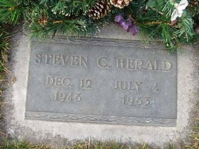 Steve Herald - Headstone Steve Herald - Headstone